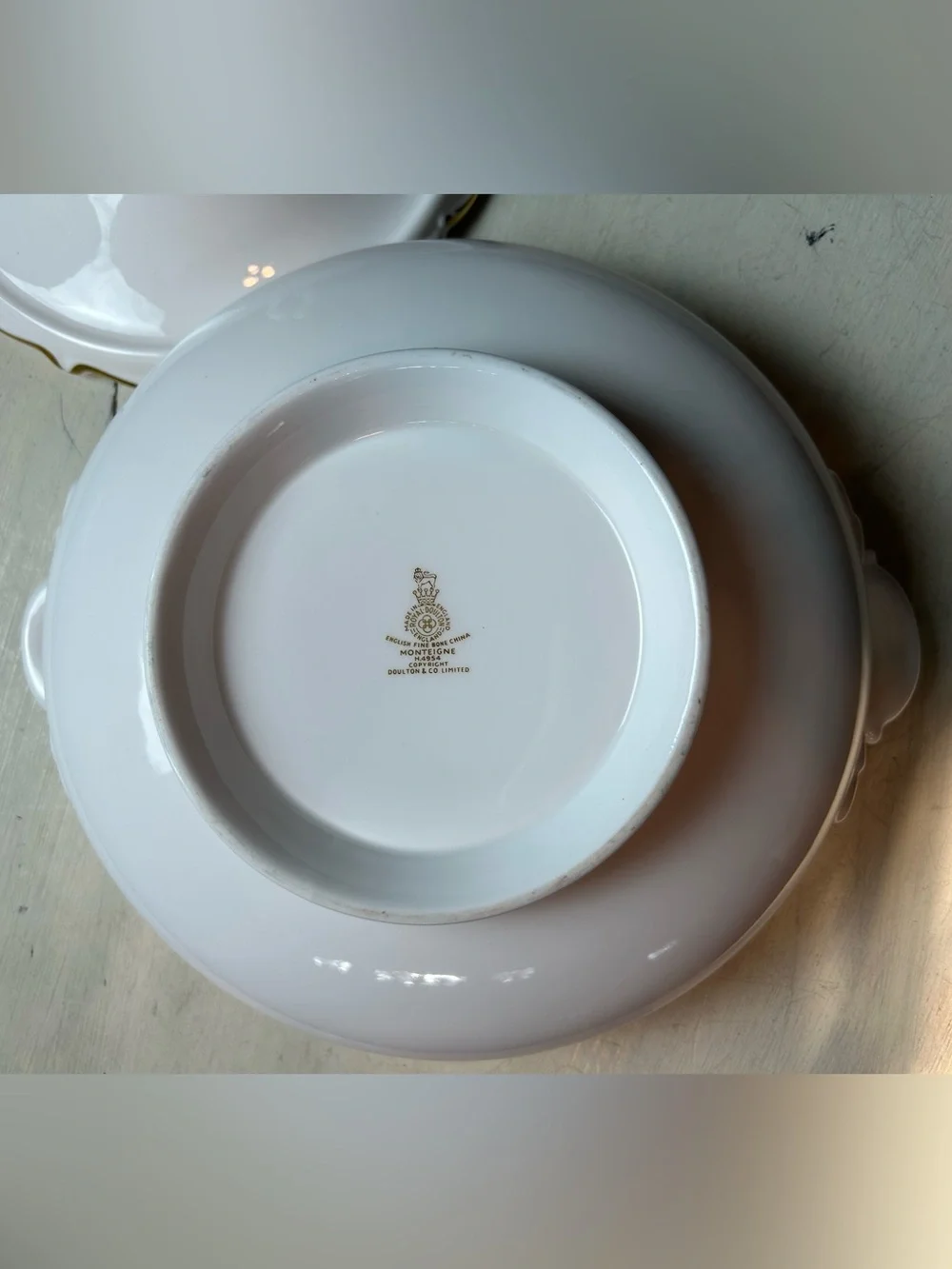 ROYAL DOULTON MONTEIGNE 4954 Bone China Covered Tureen Serving Bowl White Gold